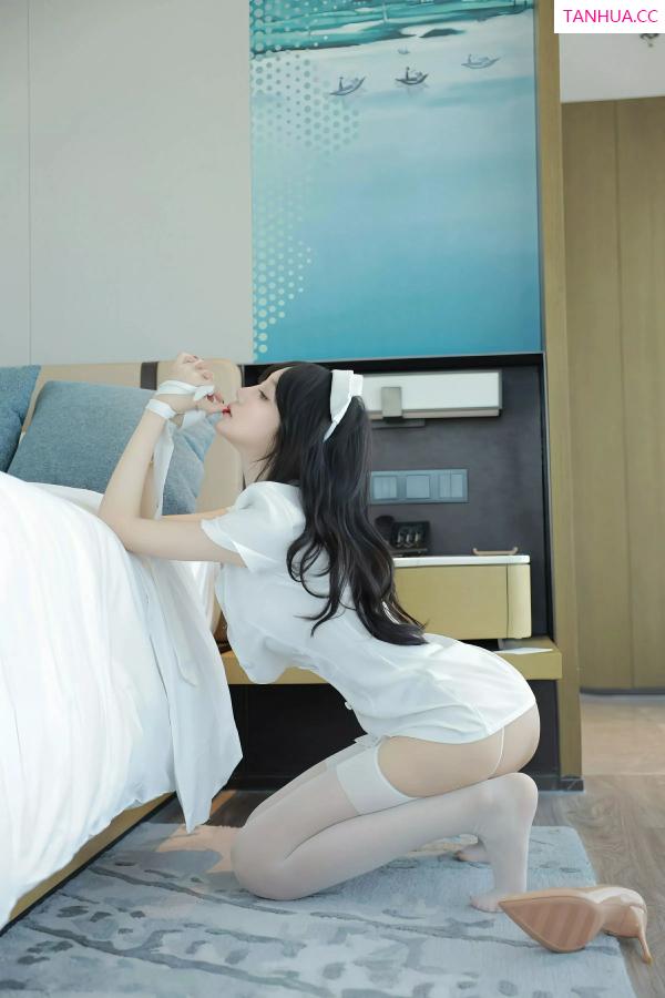 玥儿玥  [XiuRen]高清写真图 2025.07.04 No.10507 玥儿玥er 白色护士第22张图片